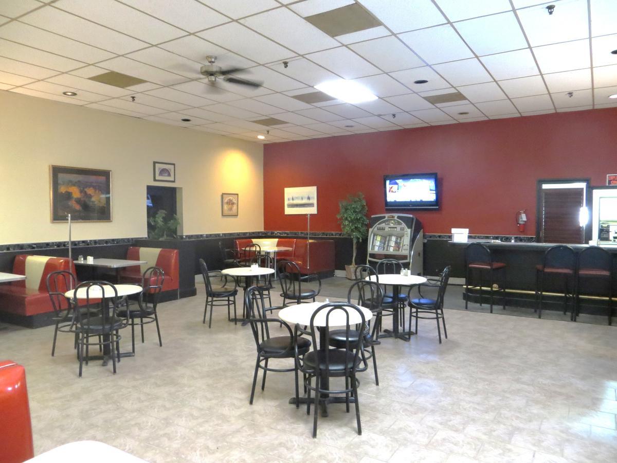 Town And Country Motor Hotel YYC 외부 사진