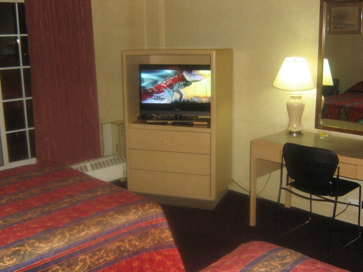 Town And Country Motor Hotel YYC 외부 사진