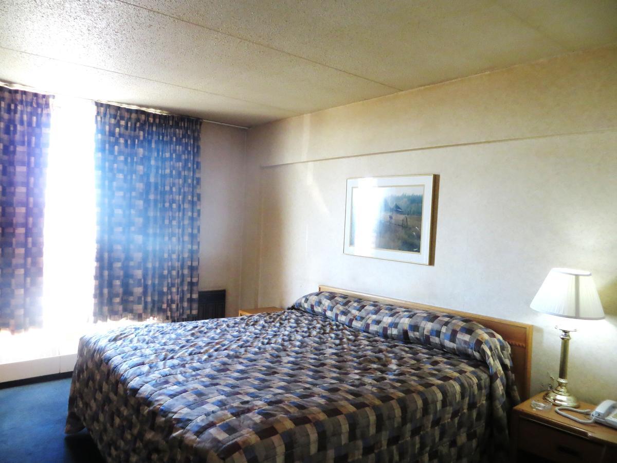 Town And Country Motor Hotel YYC 외부 사진