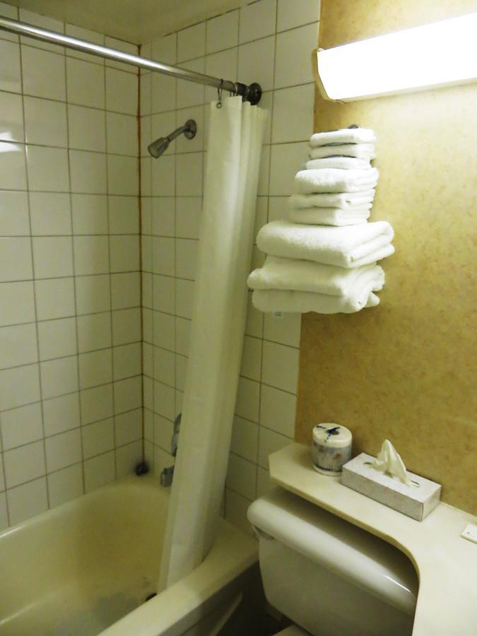 Town And Country Motor Hotel YYC 외부 사진